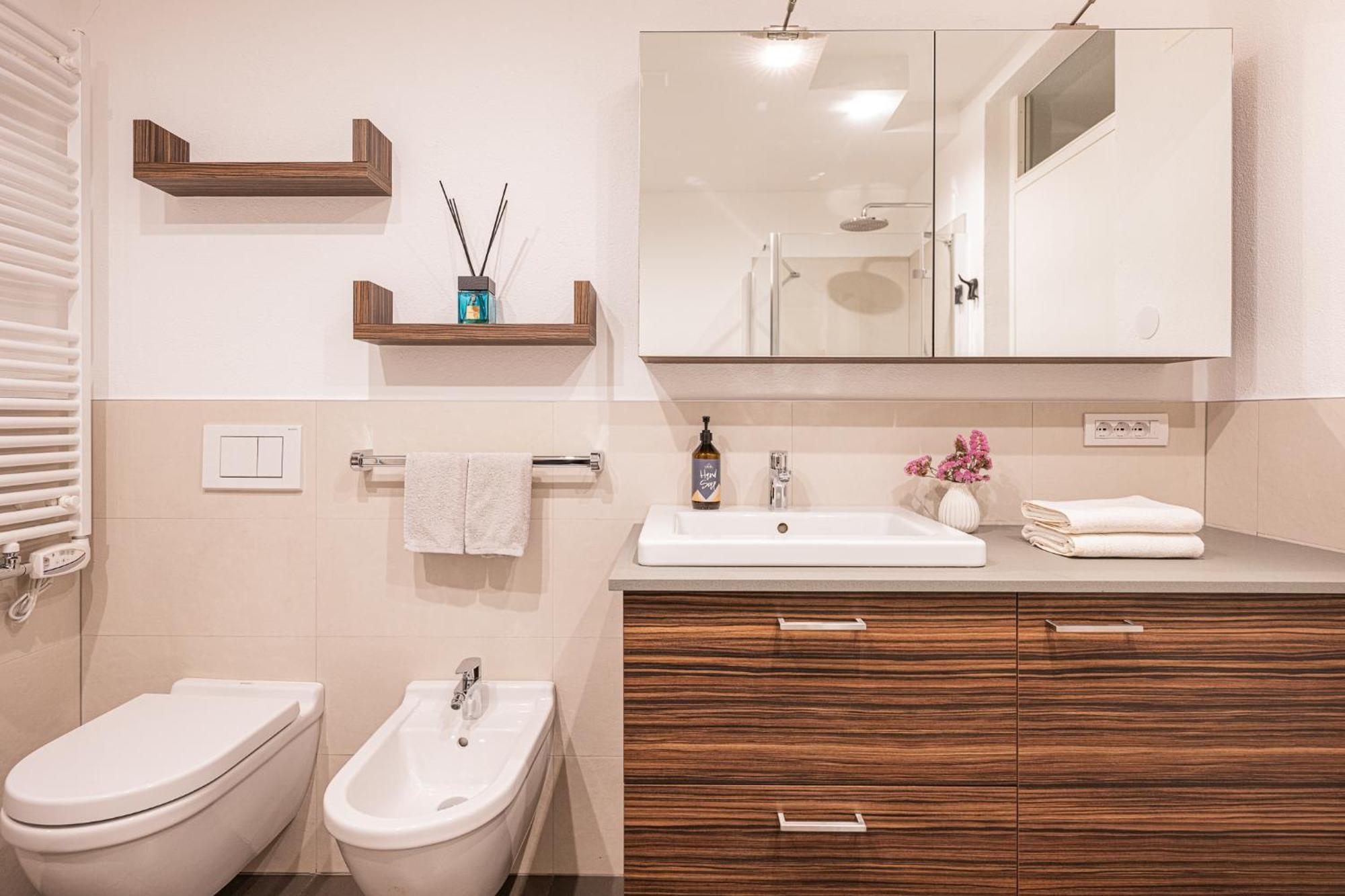 Myloisl Apartments ลูตาโก ภายนอก รูปภาพ