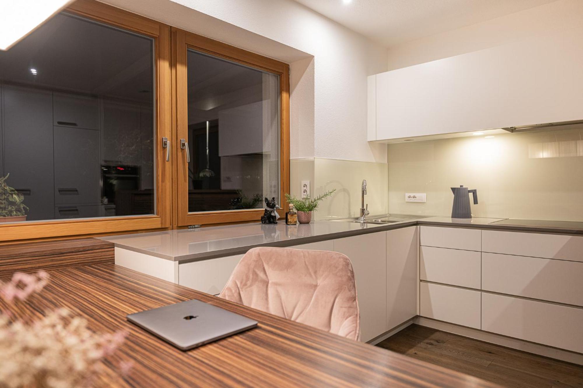 Myloisl Apartments ลูตาโก ภายนอก รูปภาพ
