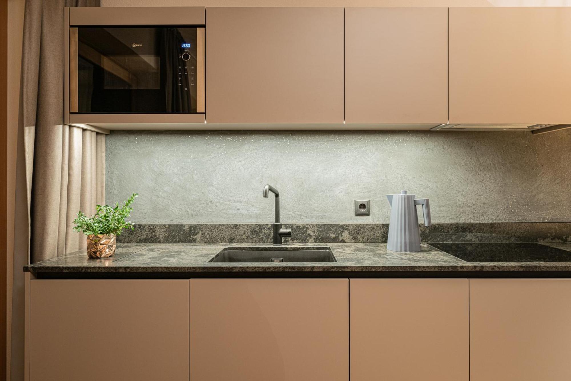 Myloisl Apartments ลูตาโก ภายนอก รูปภาพ